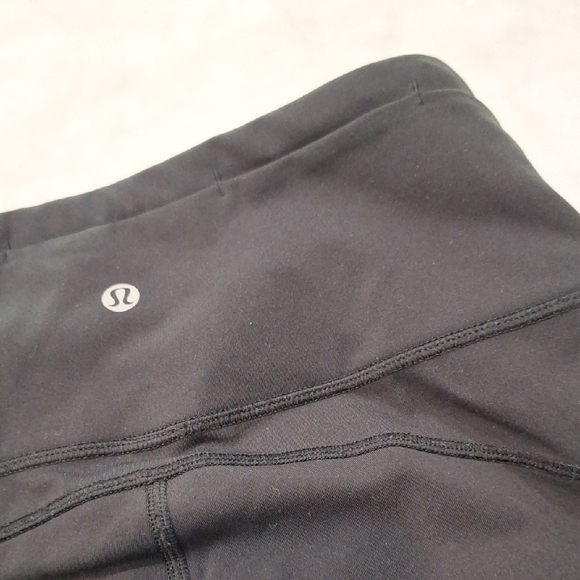 Lululemon Black Athletic Leggings Sz 6‎ Mesh Sheer 7/8 Length Midrise Yoga Track - Picture 1 of 9